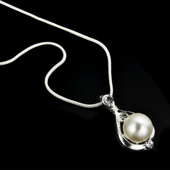 Jewelry - 925 Sterling Silver Crystal Pearl Pendant Necklace